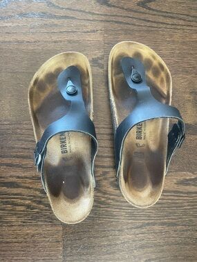 Birkenstock Black Leather Gizeh size 8